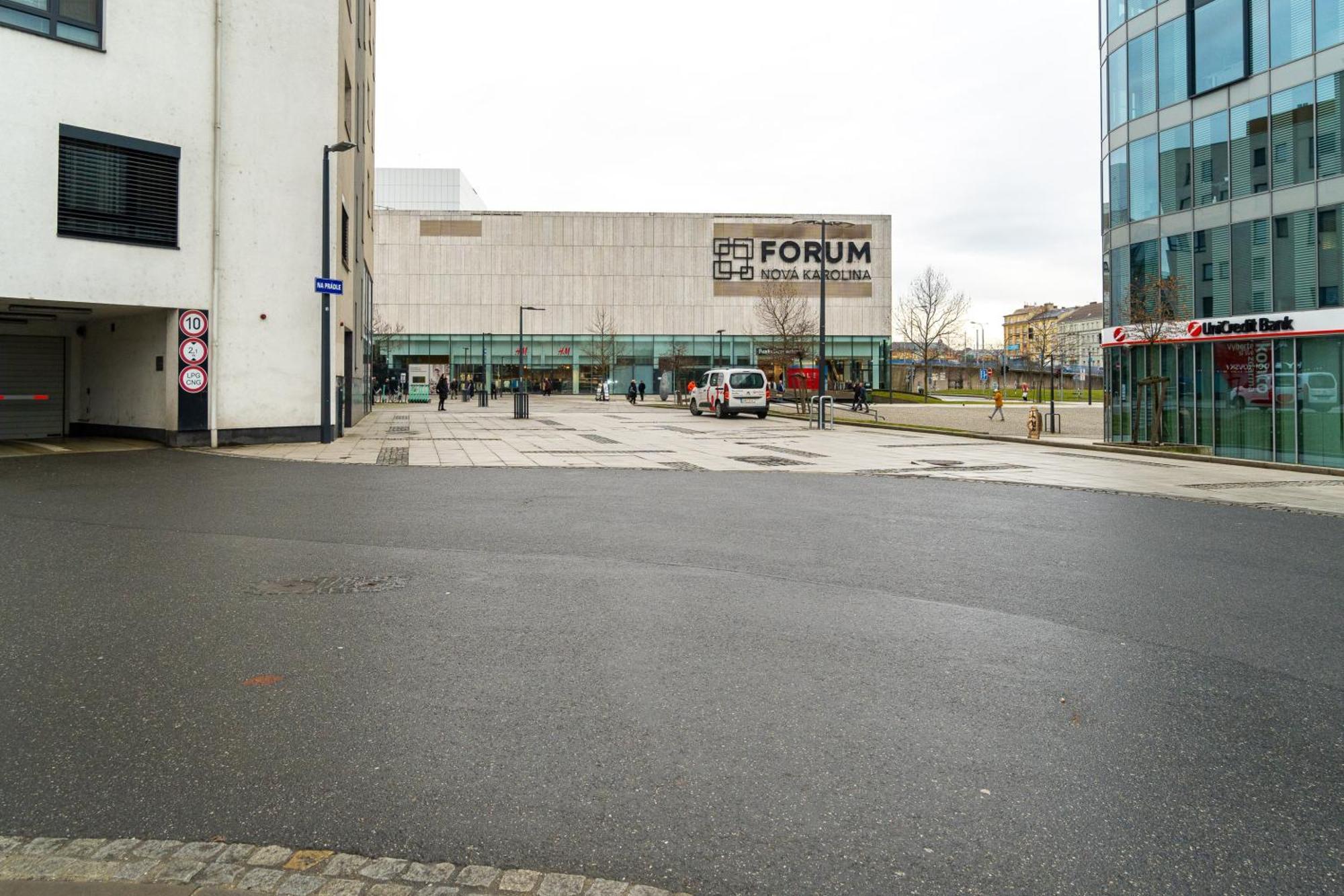 Bnb New Beautiful Apartment In The Center Of Ostrava With Option Garage Parking Экстерьер фото