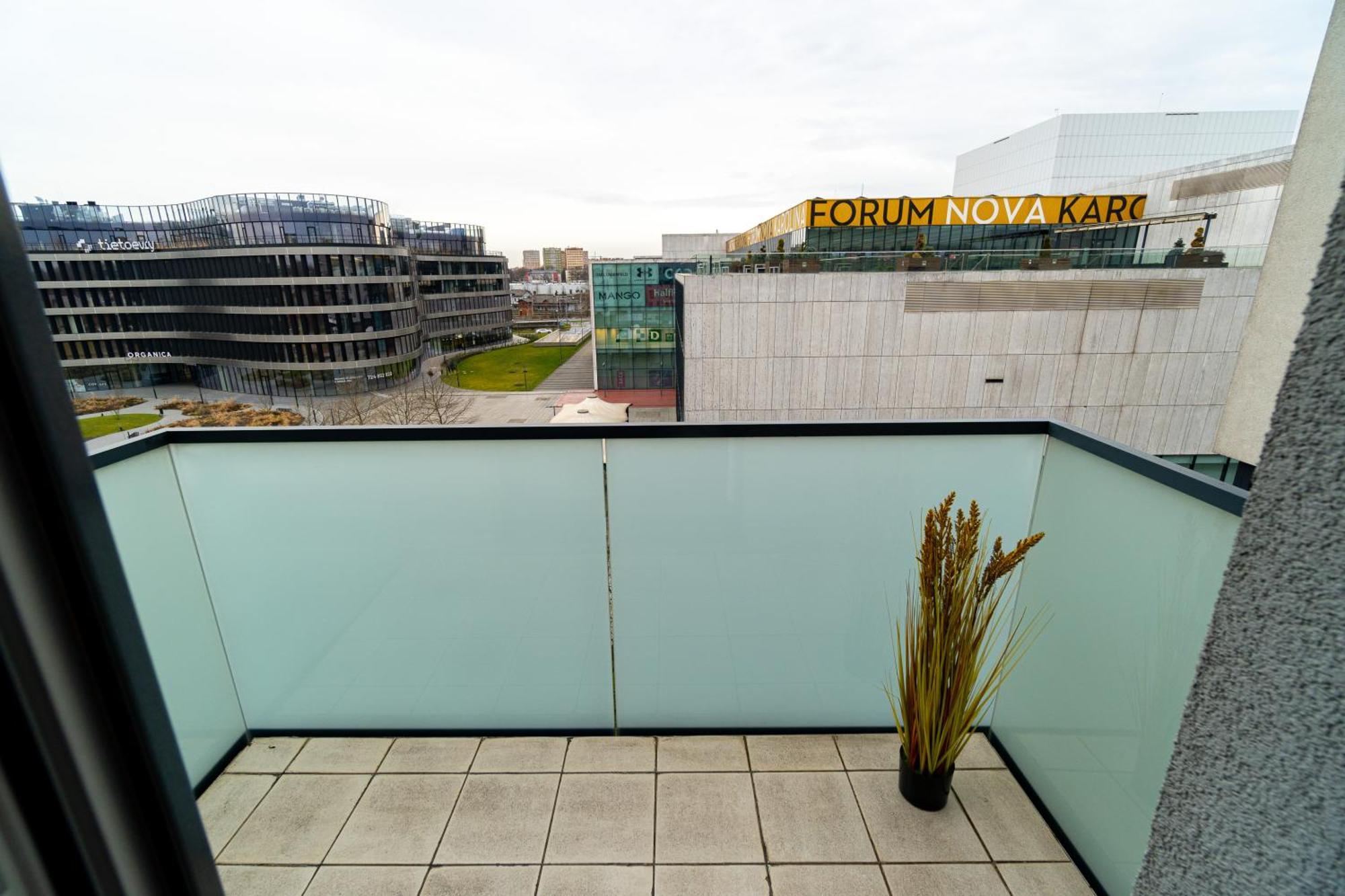 Bnb New Beautiful Apartment In The Center Of Ostrava With Option Garage Parking Экстерьер фото